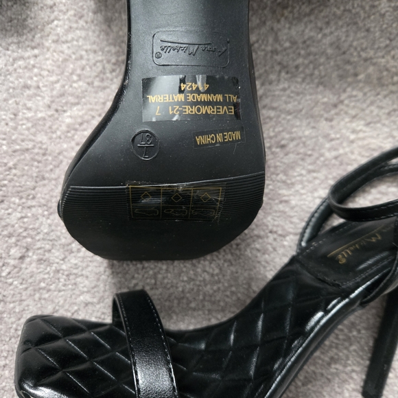 Anne Michelle Quilted Black Heels - Picture 2 of 3